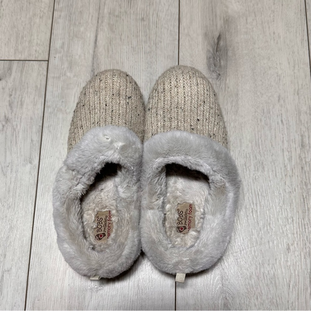 BOBS Skechers Slip on Size 7 Gray Faux Fur Memory Foam Slipper Shoes Like New